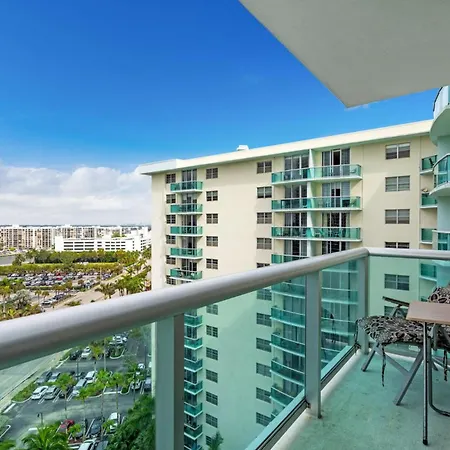Beach Getaway: Modern 2Br Condo Pool Gym Access